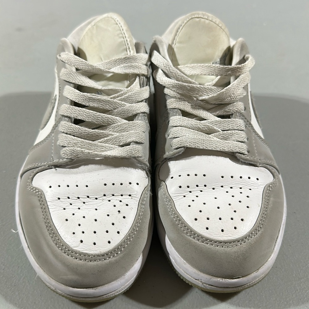Low Jordan sneakers